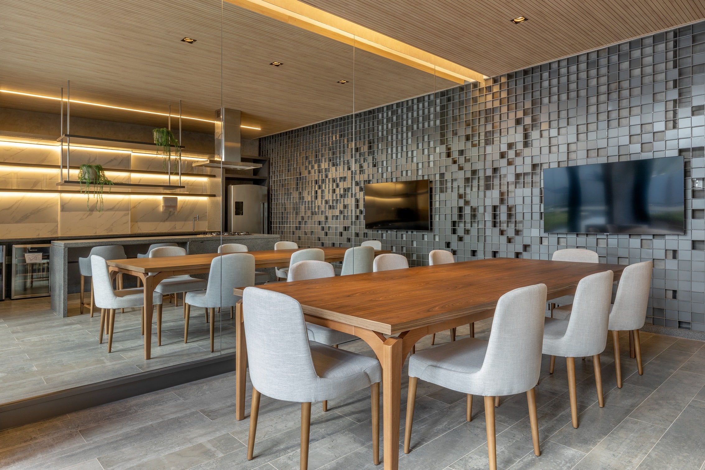 Exemplo de decoração de cozinha num empreendimento da Base Incorporações.